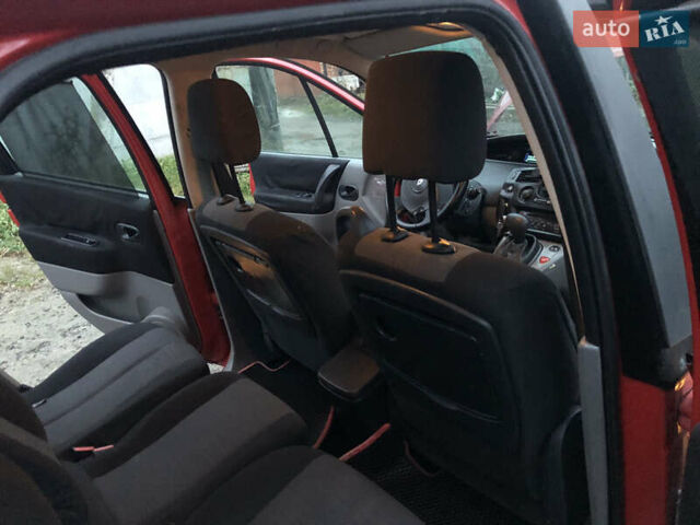 Красный Рено Сценик, объемом двигателя 1.6 л и пробегом 259 тыс. км за 3600 $, фото 9 на Automoto.ua