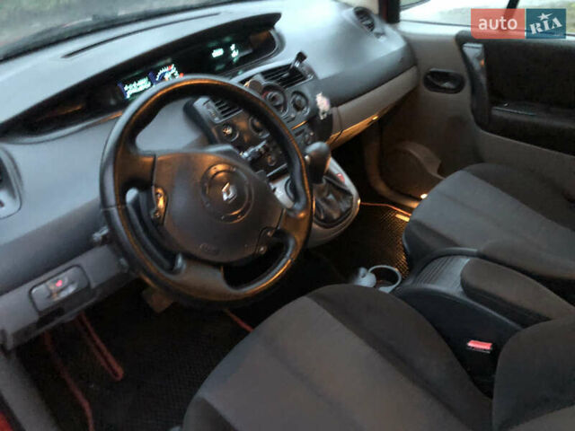 Красный Рено Сценик, объемом двигателя 1.6 л и пробегом 259 тыс. км за 3600 $, фото 5 на Automoto.ua