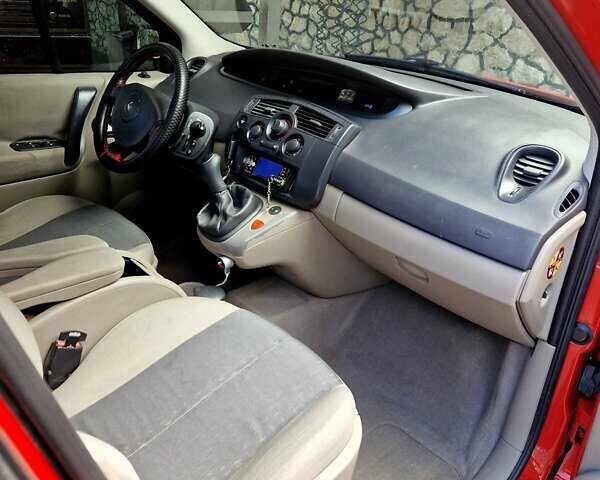 Красный Рено Сценик, объемом двигателя 1.6 л и пробегом 202 тыс. км за 4700 $, фото 29 на Automoto.ua