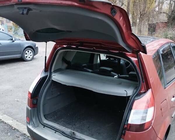 Красный Рено Сценик, объемом двигателя 1.6 л и пробегом 259 тыс. км за 4200 $, фото 9 на Automoto.ua