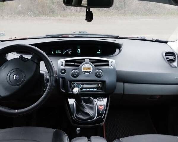 Красный Рено Сценик, объемом двигателя 1.6 л и пробегом 259 тыс. км за 4200 $, фото 14 на Automoto.ua