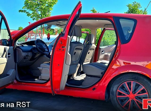 Красный Рено Сценик, объемом двигателя 1.6 л и пробегом 130 тыс. км за 3700 $, фото 2 на Automoto.ua
