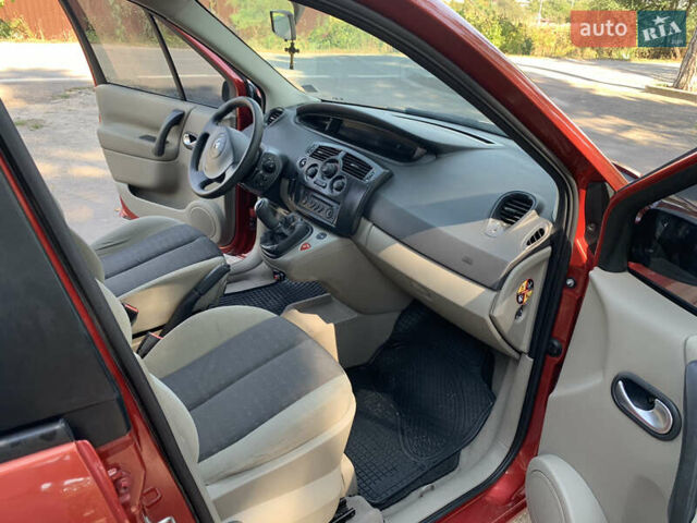 Красный Рено Сценик, объемом двигателя 1.6 л и пробегом 190 тыс. км за 4700 $, фото 14 на Automoto.ua