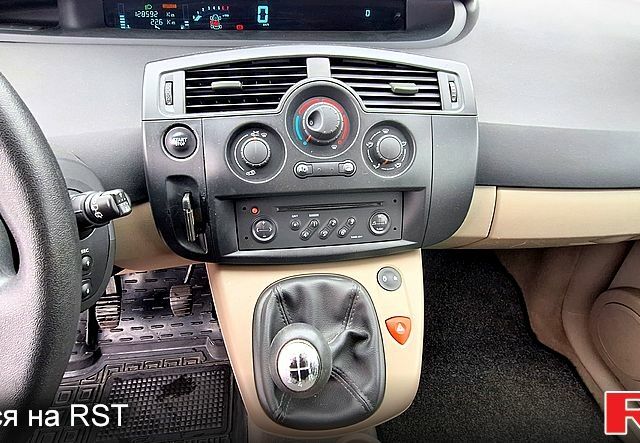 Красный Рено Сценик, объемом двигателя 1.6 л и пробегом 130 тыс. км за 3700 $, фото 5 на Automoto.ua