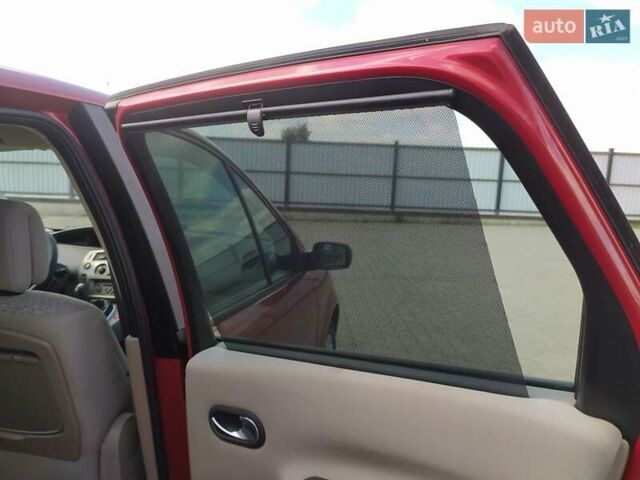 Красный Рено Сценик, объемом двигателя 1.6 л и пробегом 239 тыс. км за 5300 $, фото 24 на Automoto.ua