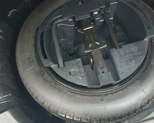 Красный Рено Сценик, объемом двигателя 1.6 л и пробегом 246 тыс. км за 4900 $, фото 23 на Automoto.ua