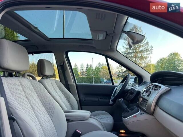 Красный Рено Сценик, объемом двигателя 1.6 л и пробегом 222 тыс. км за 4800 $, фото 27 на Automoto.ua