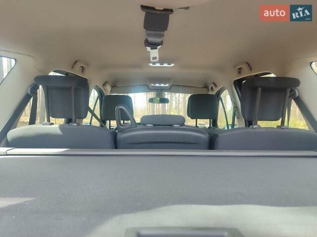 Красный Рено Сценик, объемом двигателя 1.87 л и пробегом 303 тыс. км за 4750 $, фото 17 на Automoto.ua