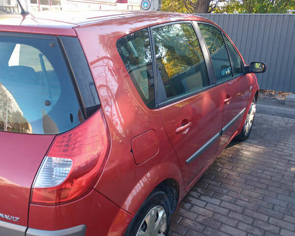 Красный Рено Сценик, объемом двигателя 1.6 л и пробегом 300 тыс. км за 4800 $, фото 2 на Automoto.ua