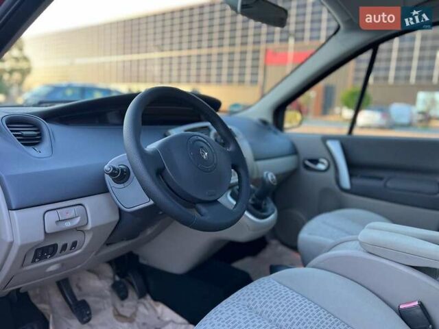 Красный Рено Сценик, объемом двигателя 1.6 л и пробегом 222 тыс. км за 4800 $, фото 15 на Automoto.ua