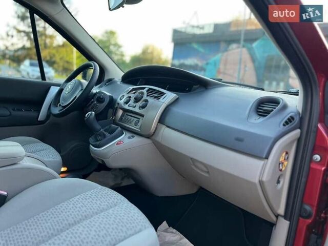 Красный Рено Сценик, объемом двигателя 1.6 л и пробегом 222 тыс. км за 4800 $, фото 31 на Automoto.ua