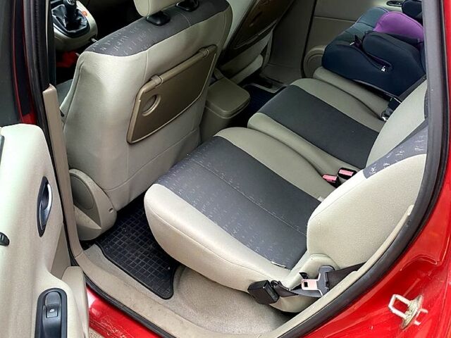 Рено Сценік 2006 у Дніпро (Дніпропетровську) на Automoto.ua Червоний Рено Сценік, об'ємом двигуна 1.6 л та пробігом 250 тис. км за 4000 $, фото 5 на Automoto.ua