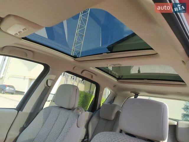 Красный Рено Сценик, объемом двигателя 1.6 л и пробегом 239 тыс. км за 5300 $, фото 20 на Automoto.ua