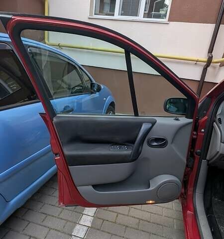Красный Рено Сценик, объемом двигателя 1.6 л и пробегом 205 тыс. км за 4000 $, фото 7 на Automoto.ua