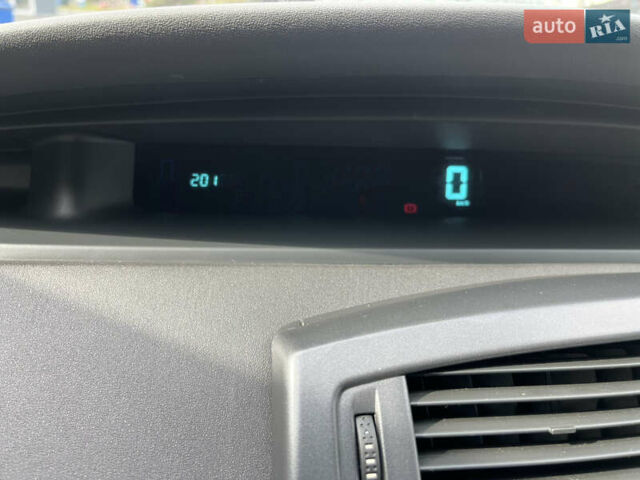 Червоний Рено Сценік, об'ємом двигуна 1.6 л та пробігом 201 тис. км за 5500 $, фото 37 на Automoto.ua