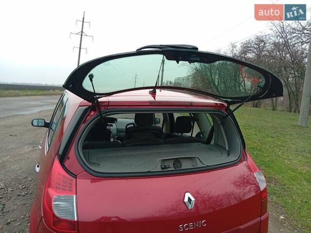 Красный Рено Сценик, объемом двигателя 1.6 л и пробегом 184 тыс. км за 6300 $, фото 4 на Automoto.ua