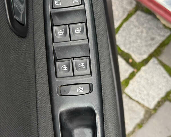 Красный Рено Сценик, объемом двигателя 1.46 л и пробегом 185 тыс. км за 7900 $, фото 6 на Automoto.ua