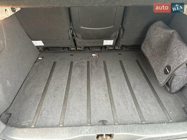 Красный Рено Сценик, объемом двигателя 1.46 л и пробегом 185 тыс. км за 7900 $, фото 14 на Automoto.ua