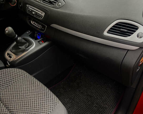 Червоний Рено Сценік, об'ємом двигуна 1.5 л та пробігом 268 тис. км за 6900 $, фото 12 на Automoto.ua