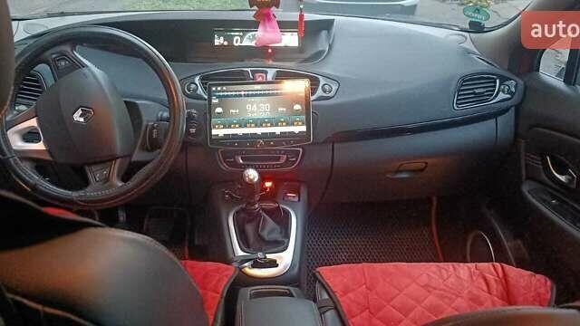 Красный Рено Сценик, объемом двигателя 1.87 л и пробегом 264 тыс. км за 8300 $, фото 4 на Automoto.ua