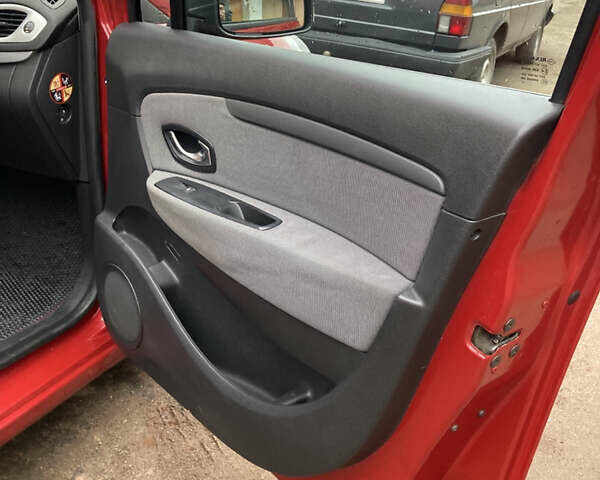 Червоний Рено Сценік, об'ємом двигуна 1.5 л та пробігом 268 тис. км за 6900 $, фото 7 на Automoto.ua