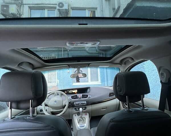 Красный Рено Сценик, объемом двигателя 1.5 л и пробегом 283 тыс. км за 6300 $, фото 1 на Automoto.ua