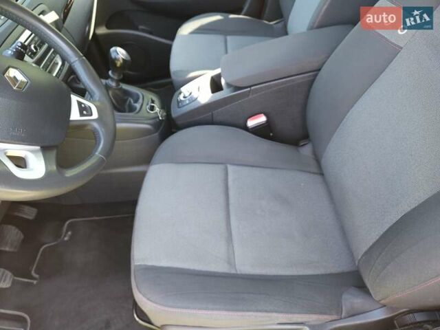 Червоний Рено Сценік, об'ємом двигуна 1.46 л та пробігом 264 тис. км за 7850 $, фото 15 на Automoto.ua