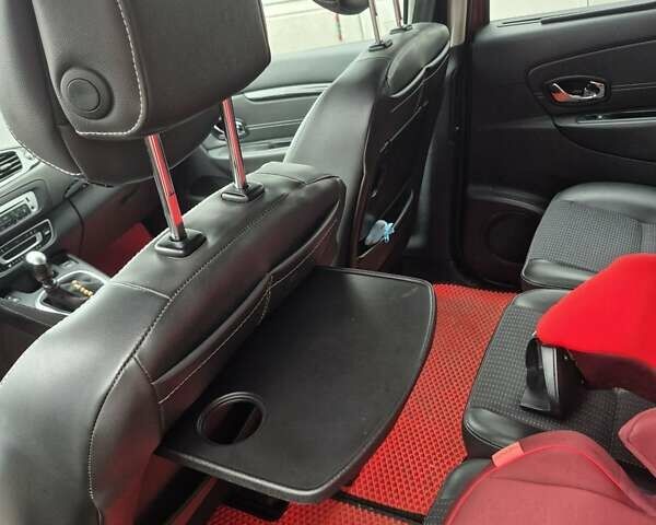 Красный Рено Сценик, объемом двигателя 1.6 л и пробегом 237 тыс. км за 7500 $, фото 6 на Automoto.ua
