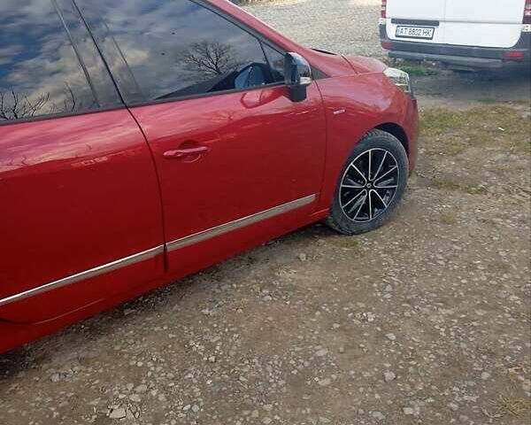 Красный Рено Сценик, объемом двигателя 1.6 л и пробегом 240 тыс. км за 7800 $, фото 2 на Automoto.ua