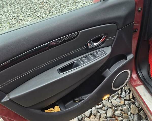 Красный Рено Сценик, объемом двигателя 1.6 л и пробегом 237 тыс. км за 7500 $, фото 5 на Automoto.ua