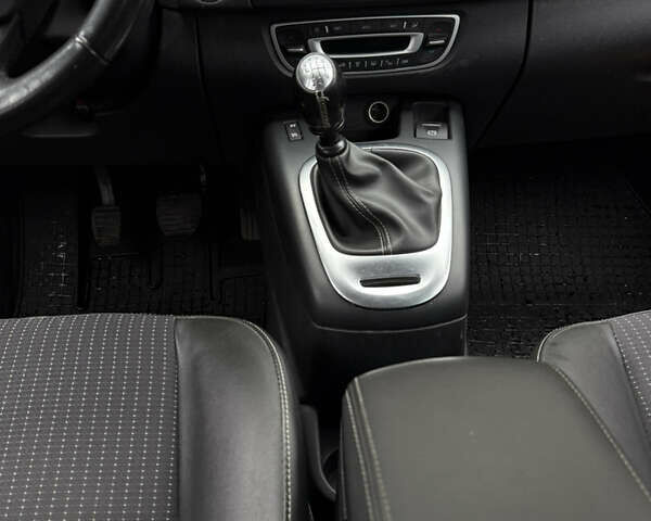 Червоний Рено Сценік, об'ємом двигуна 1.6 л та пробігом 236 тис. км за 4700 $, фото 13 на Automoto.ua