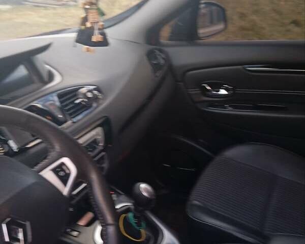 Красный Рено Сценик, объемом двигателя 1.6 л и пробегом 240 тыс. км за 7800 $, фото 8 на Automoto.ua