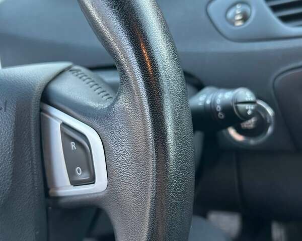 Красный Рено Сценик, объемом двигателя 1.5 л и пробегом 228 тыс. км за 8400 $, фото 17 на Automoto.ua