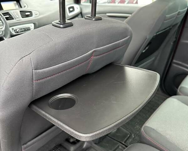 Червоний Рено Сценік, об'ємом двигуна 2 л та пробігом 176 тис. км за 9000 $, фото 18 на Automoto.ua