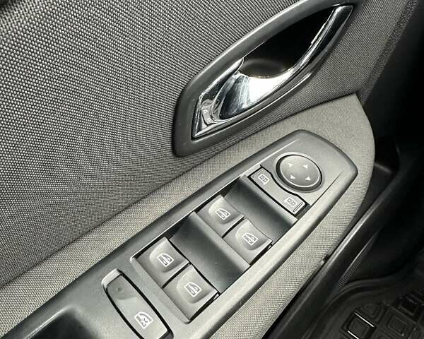 Червоний Рено Сценік, об'ємом двигуна 2 л та пробігом 176 тис. км за 9000 $, фото 22 на Automoto.ua