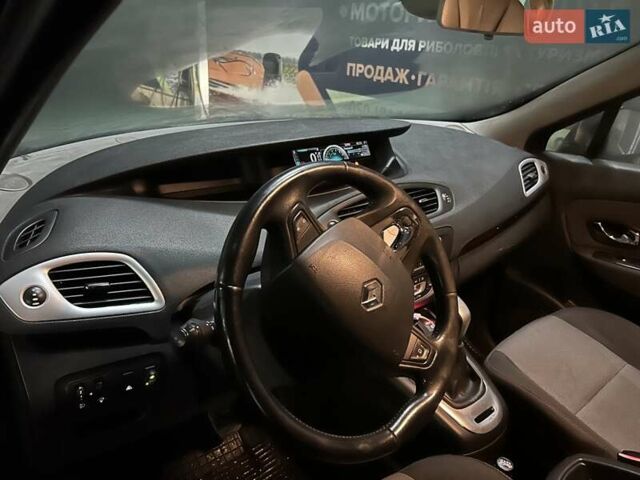 Красный Рено Сценик, объемом двигателя 2 л и пробегом 293 тыс. км за 8200 $, фото 6 на Automoto.ua