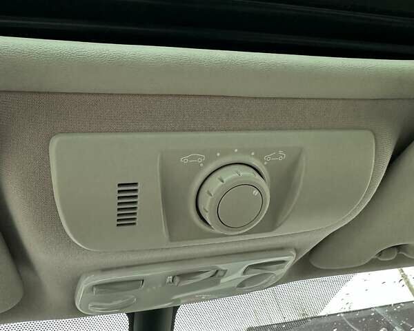 Червоний Рено Сценік, об'ємом двигуна 2 л та пробігом 176 тис. км за 9000 $, фото 27 на Automoto.ua