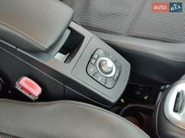 Червоний Рено Сценік, об'ємом двигуна 2 л та пробігом 200 тис. км за 10900 $, фото 5 на Automoto.ua