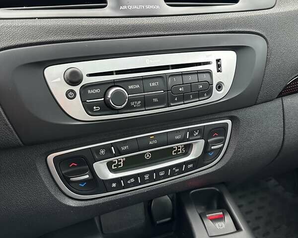 Червоний Рено Сценік, об'ємом двигуна 2 л та пробігом 176 тис. км за 9000 $, фото 34 на Automoto.ua