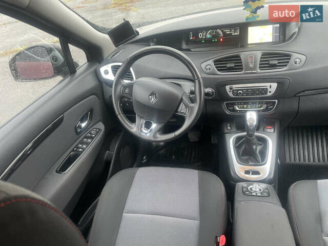 Красный Рено Сценик, объемом двигателя 1.5 л и пробегом 175 тыс. км за 10700 $, фото 16 на Automoto.ua
