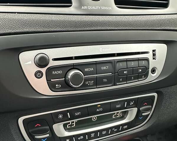 Червоний Рено Сценік, об'ємом двигуна 2 л та пробігом 176 тис. км за 9000 $, фото 25 на Automoto.ua