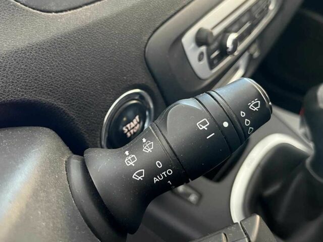 Красный Рено Сценик, объемом двигателя 1.5 л и пробегом 135 тыс. км за 12100 $, фото 15 на Automoto.ua