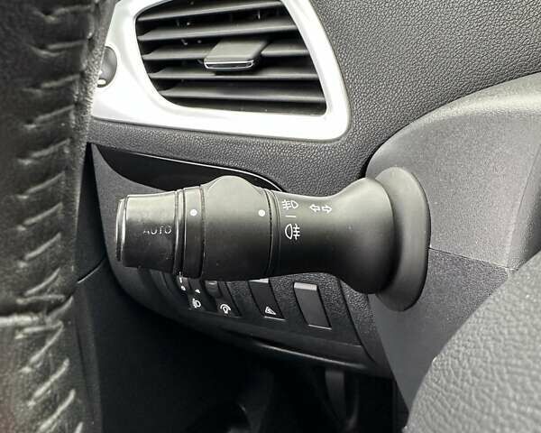 Червоний Рено Сценік, об'ємом двигуна 2 л та пробігом 176 тис. км за 9000 $, фото 32 на Automoto.ua