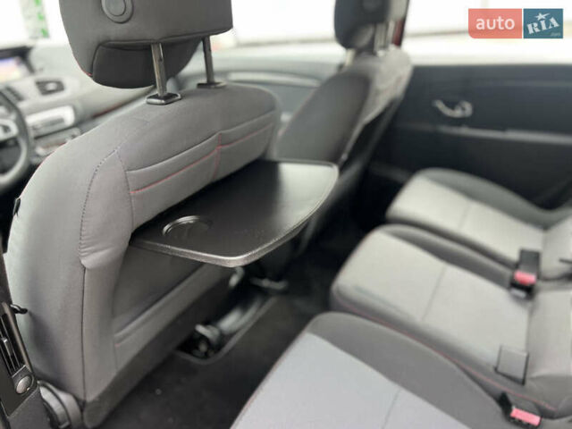 Красный Рено Сценик, объемом двигателя 1.5 л и пробегом 228 тыс. км за 8700 $, фото 48 на Automoto.ua