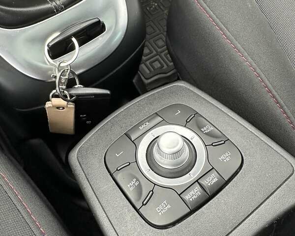 Червоний Рено Сценік, об'ємом двигуна 2 л та пробігом 176 тис. км за 9000 $, фото 23 на Automoto.ua