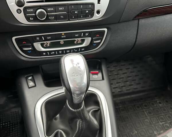 Червоний Рено Сценік, об'ємом двигуна 2 л та пробігом 176 тис. км за 9000 $, фото 24 на Automoto.ua