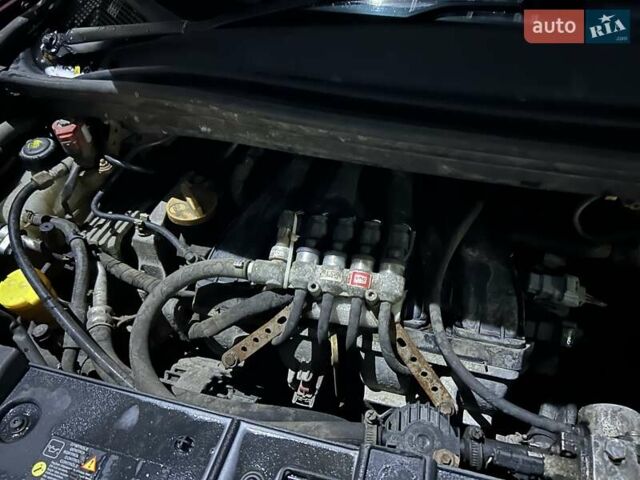 Красный Рено Сценик, объемом двигателя 2 л и пробегом 293 тыс. км за 8200 $, фото 11 на Automoto.ua