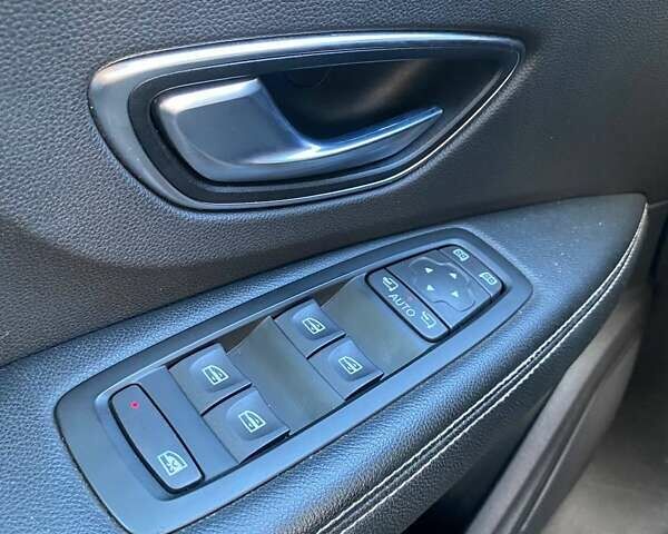 Красный Рено Сценик, объемом двигателя 1.46 л и пробегом 154 тыс. км за 15000 $, фото 23 на Automoto.ua