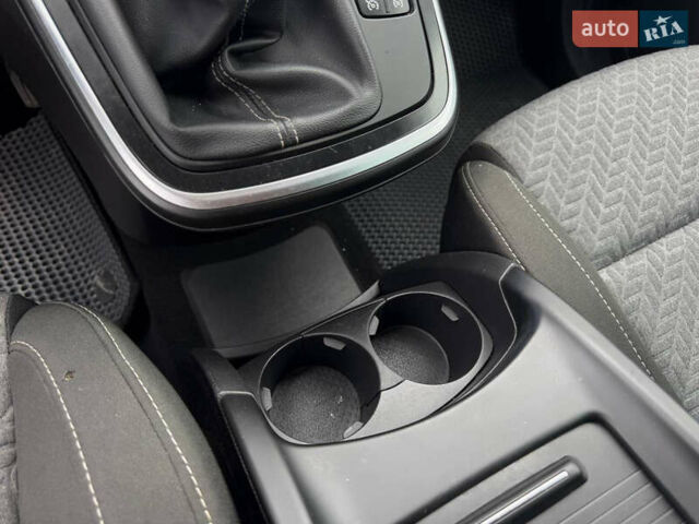 Красный Рено Сценик, объемом двигателя 1.33 л и пробегом 41 тыс. км за 16300 $, фото 65 на Automoto.ua