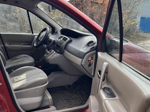 Рено Сценик 2004 в Полтаве на Automoto.ua Красный Рено Сценик, объемом двигателя 1.9 л и пробегом 270 тыс. км за 1350 $, фото 6 на Automoto.ua